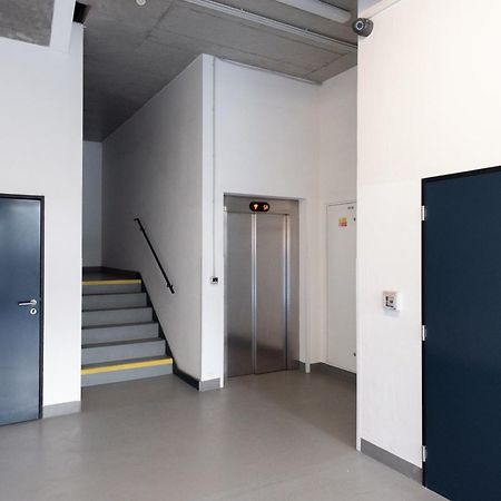 Spacious Apartments Near Karlin Square Praha Bagian luar foto