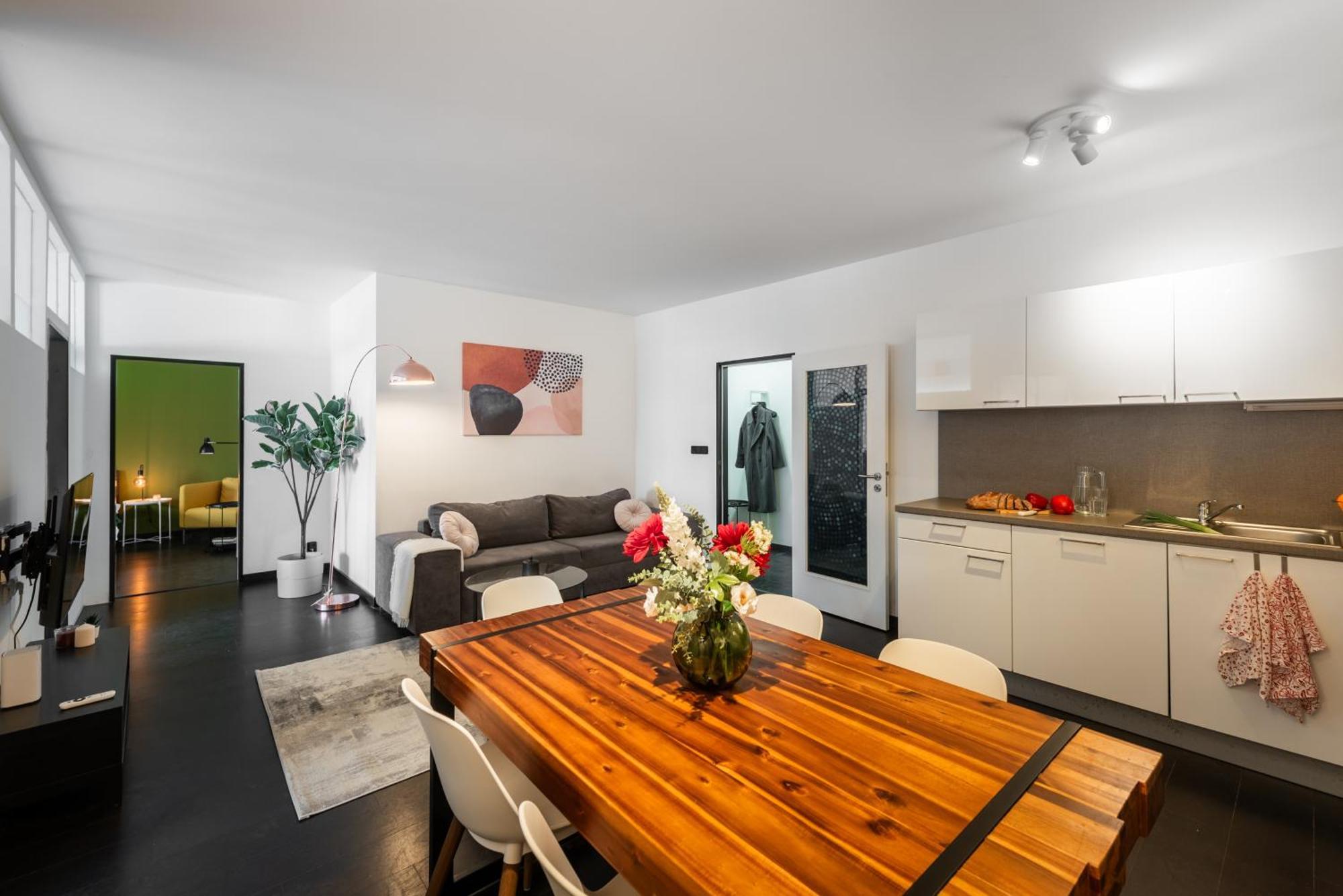 Spacious Apartments Near Karlin Square Praha Bagian luar foto
