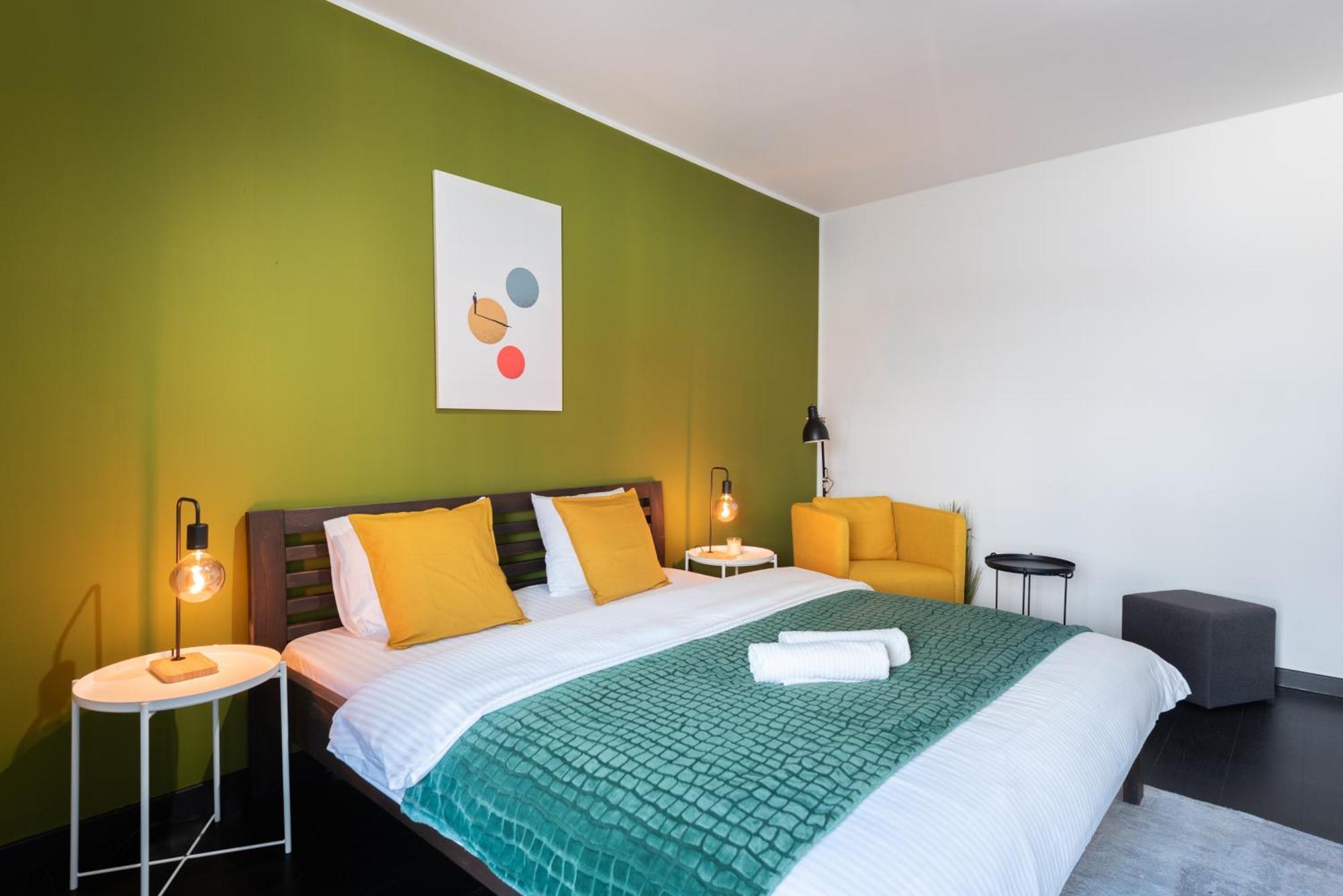 Spacious Apartments Near Karlin Square Praha Bagian luar foto