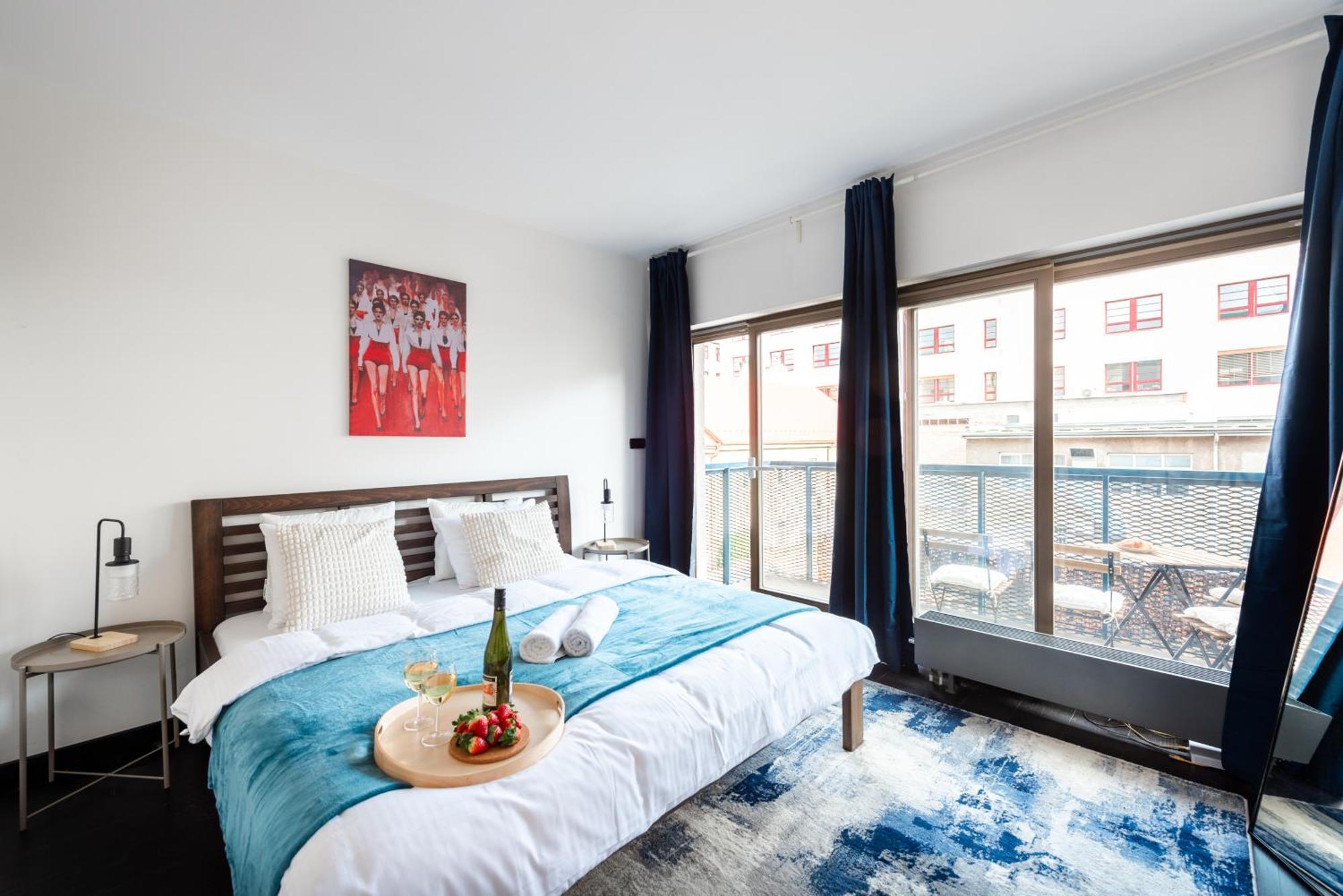 Spacious Apartments Near Karlin Square Praha Bagian luar foto