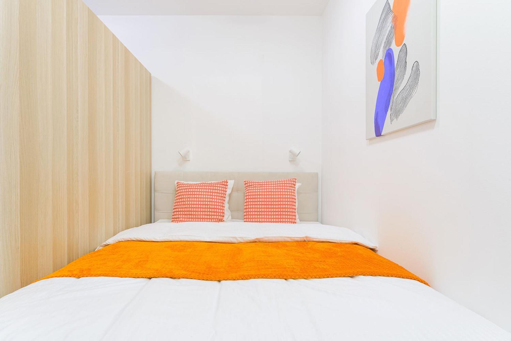 Spacious Apartments Near Karlin Square Praha Bagian luar foto