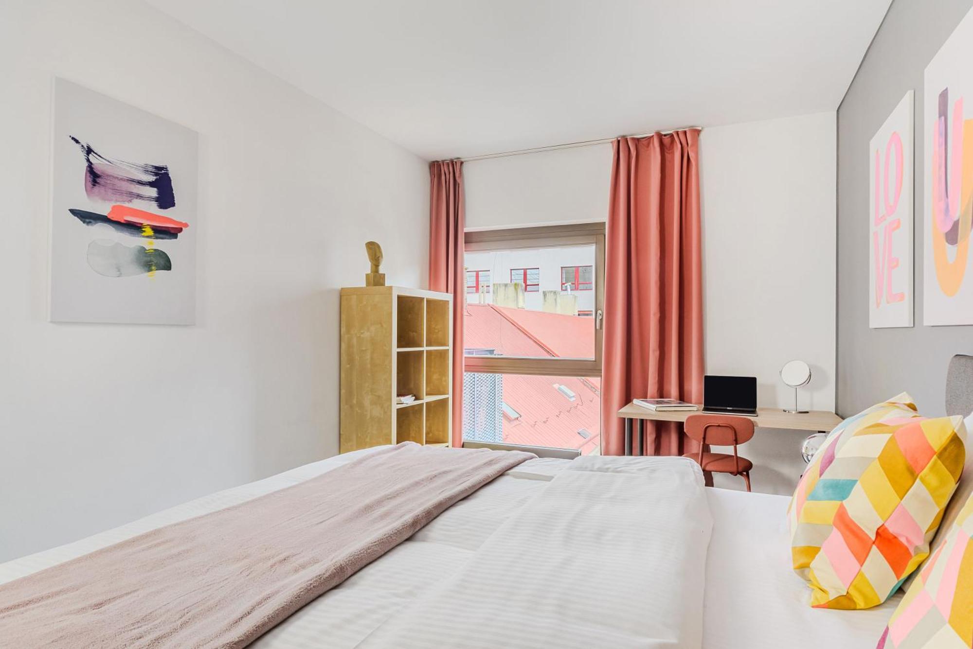 Spacious Apartments Near Karlin Square Praha Bagian luar foto