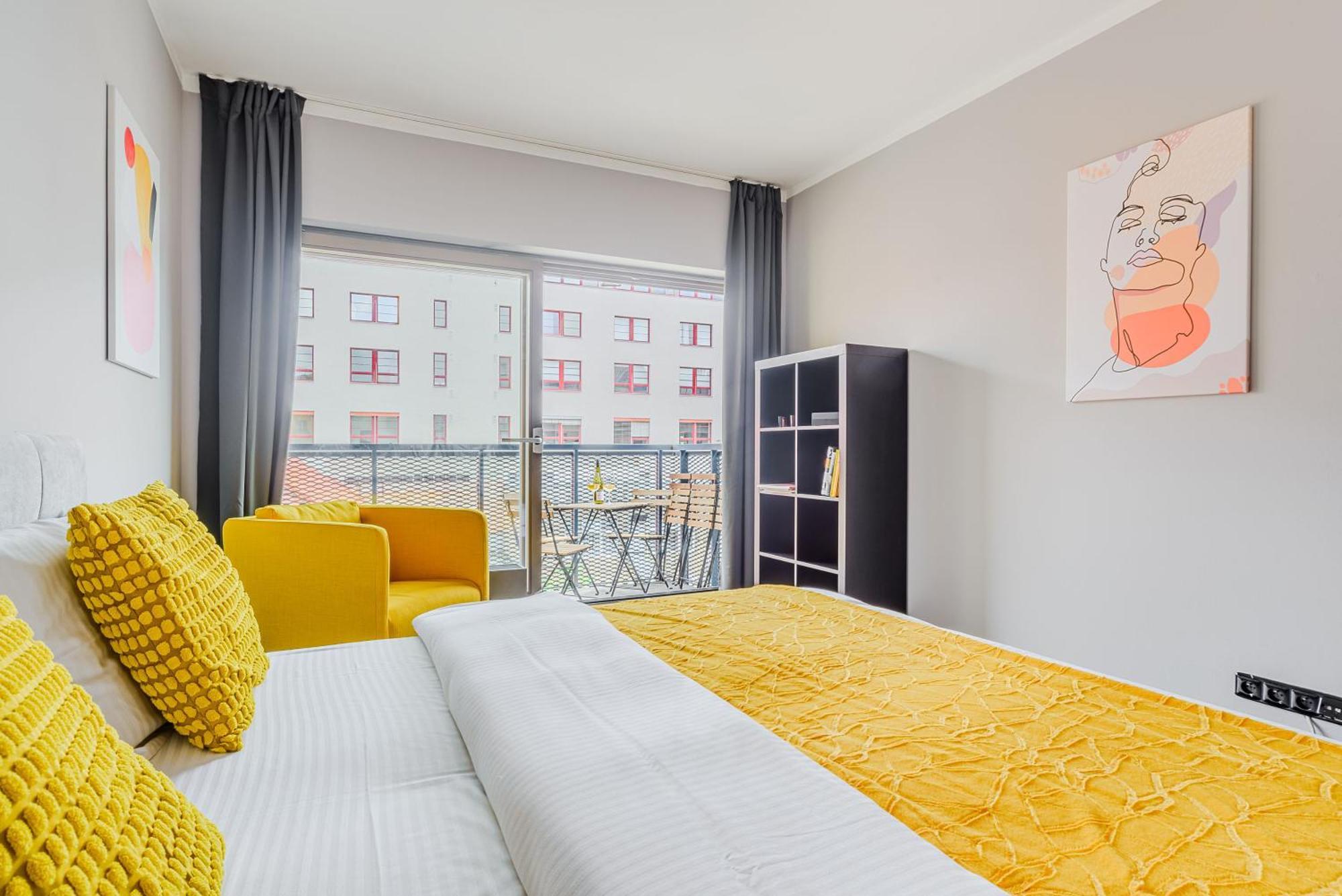 Spacious Apartments Near Karlin Square Praha Bagian luar foto
