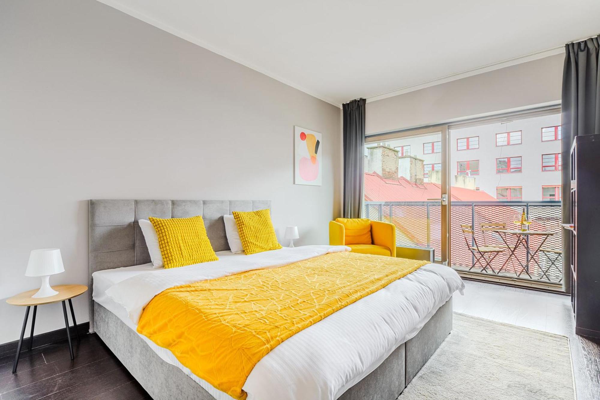 Spacious Apartments Near Karlin Square Praha Bagian luar foto