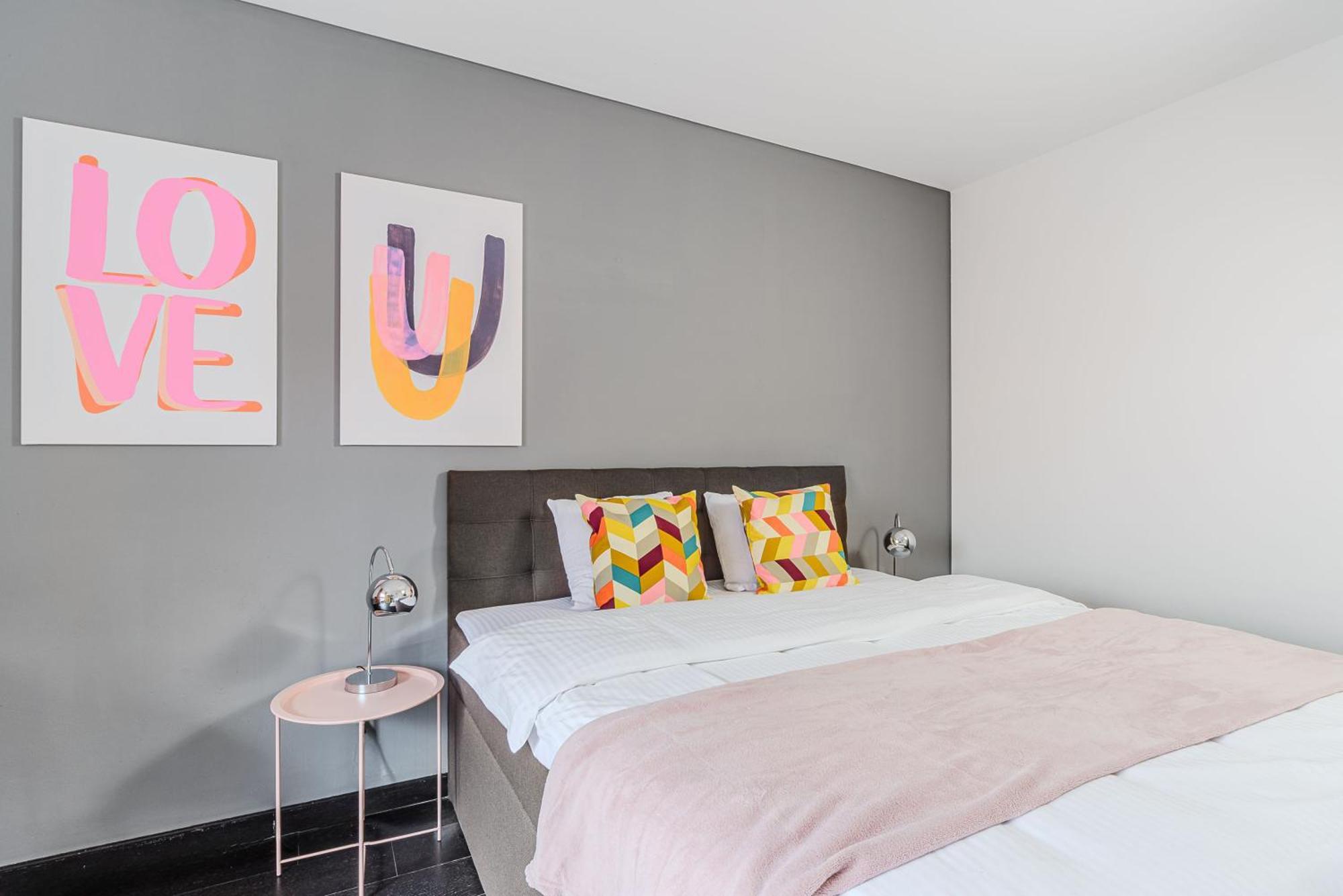 Spacious Apartments Near Karlin Square Praha Bagian luar foto