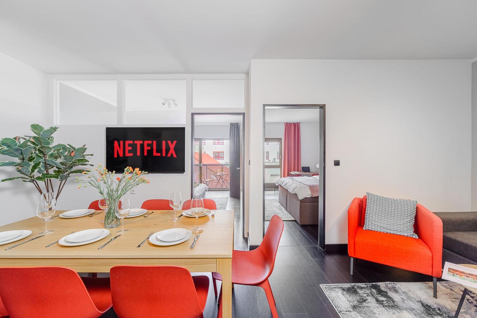 Spacious Apartments Near Karlin Square Praha Bagian luar foto