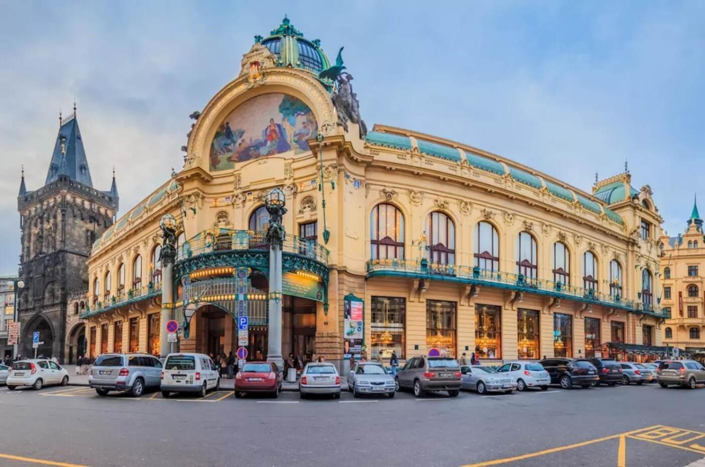 Spacious Apartments Near Karlin Square Praha Bagian luar foto