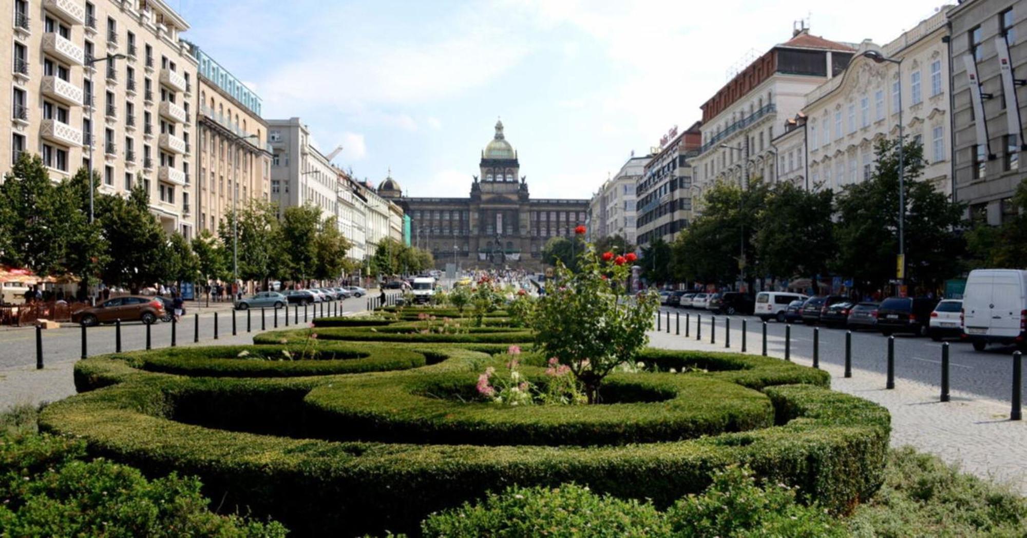 Spacious Apartments Near Karlin Square Praha Bagian luar foto