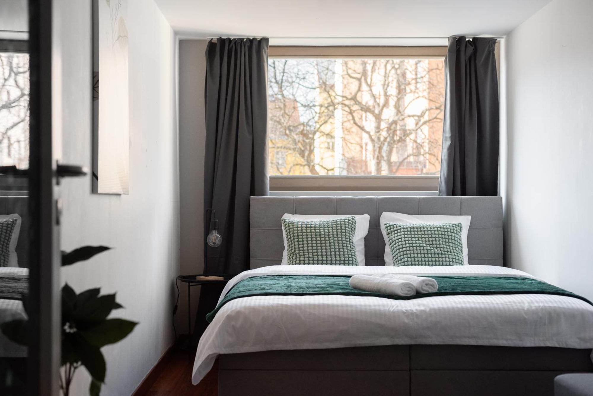 Spacious Apartments Near Karlin Square Praha Bagian luar foto