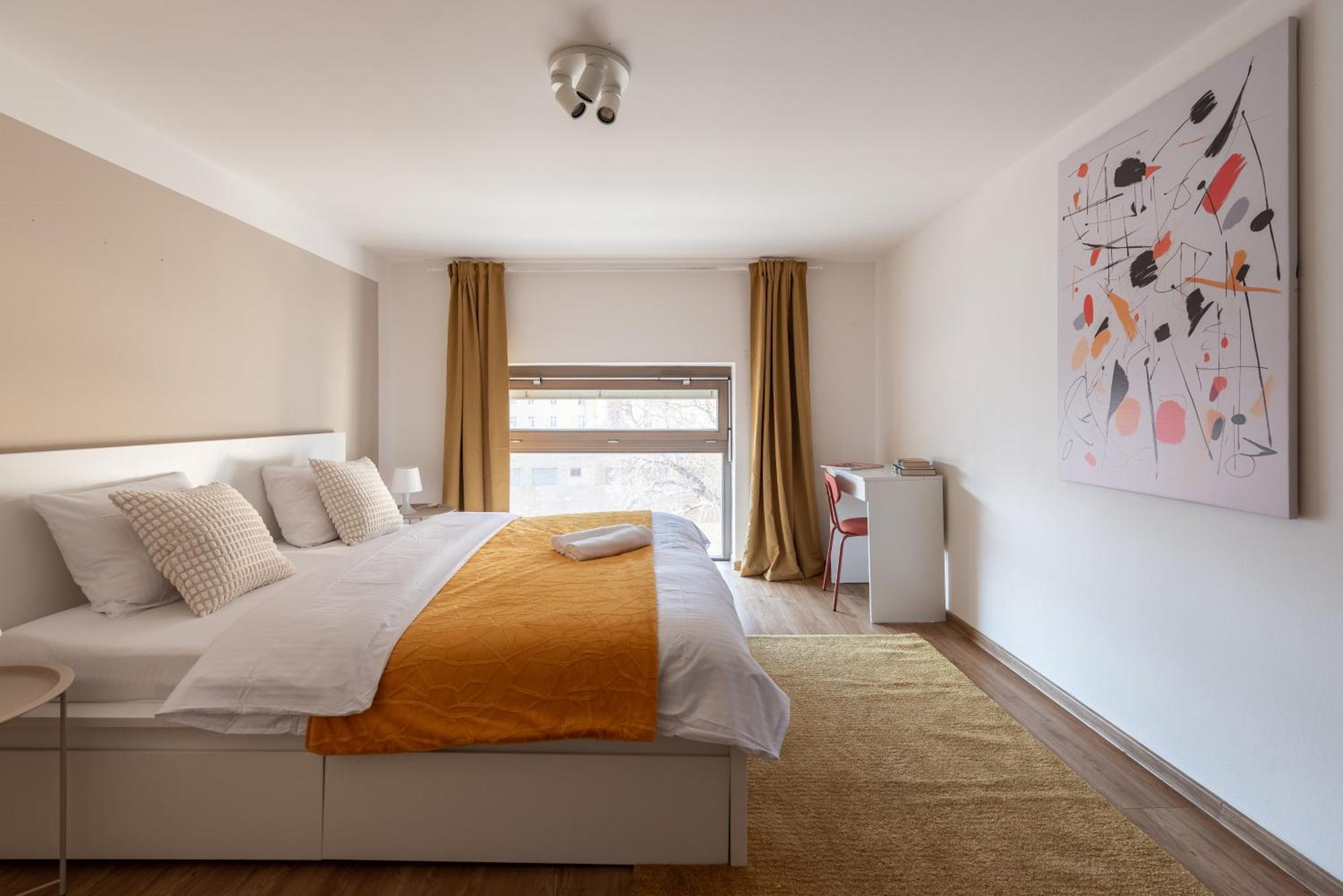 Spacious Apartments Near Karlin Square Praha Bagian luar foto
