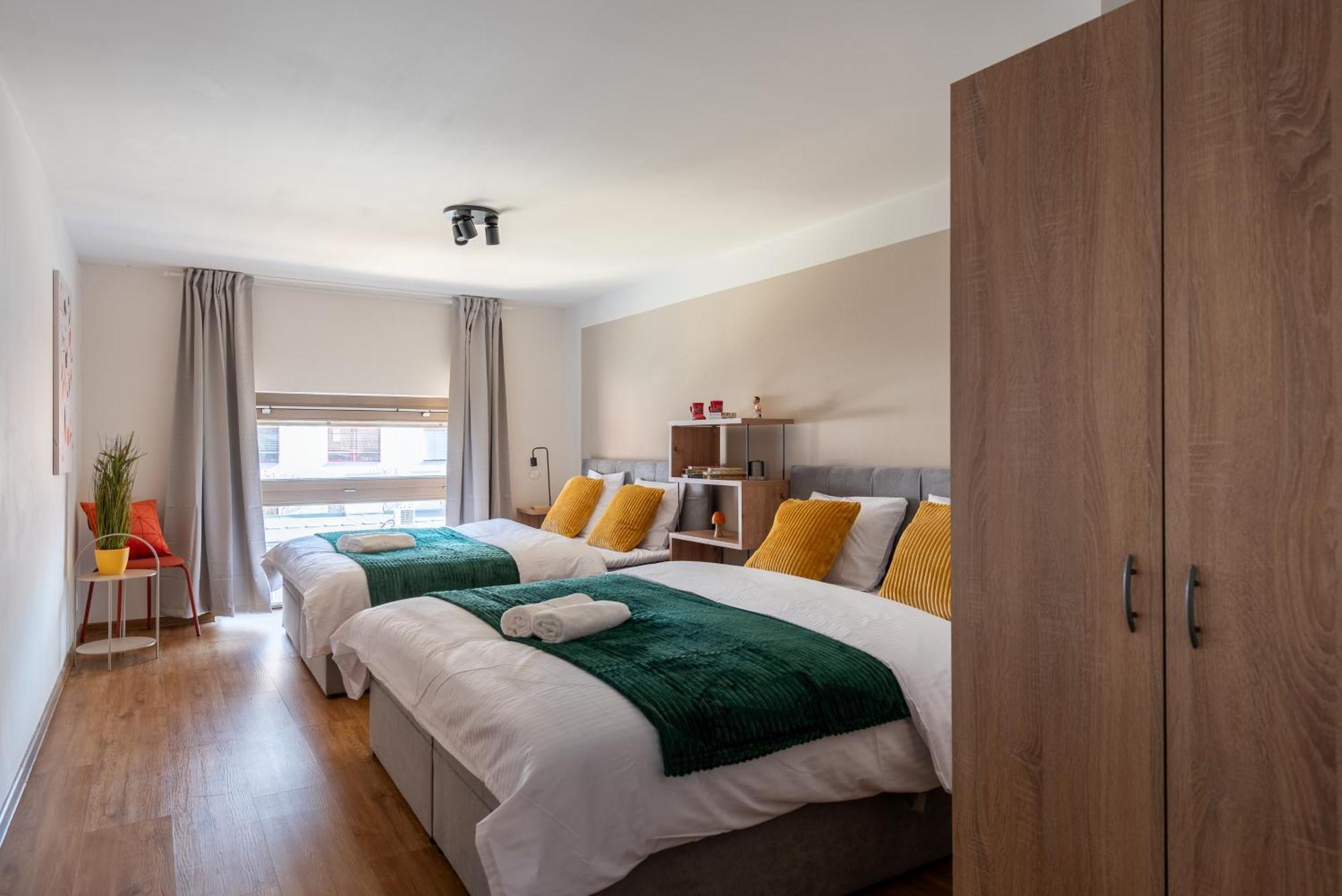 Spacious Apartments Near Karlin Square Praha Bagian luar foto