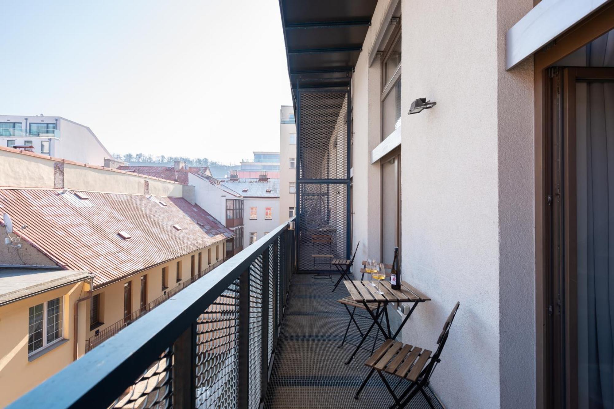 Spacious Apartments Near Karlin Square Praha Bagian luar foto