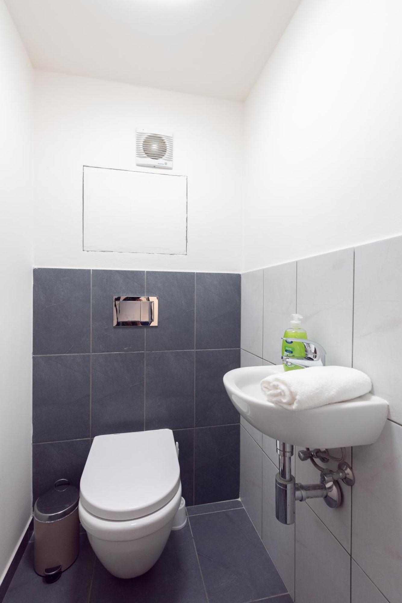 Spacious Apartments Near Karlin Square Praha Bagian luar foto