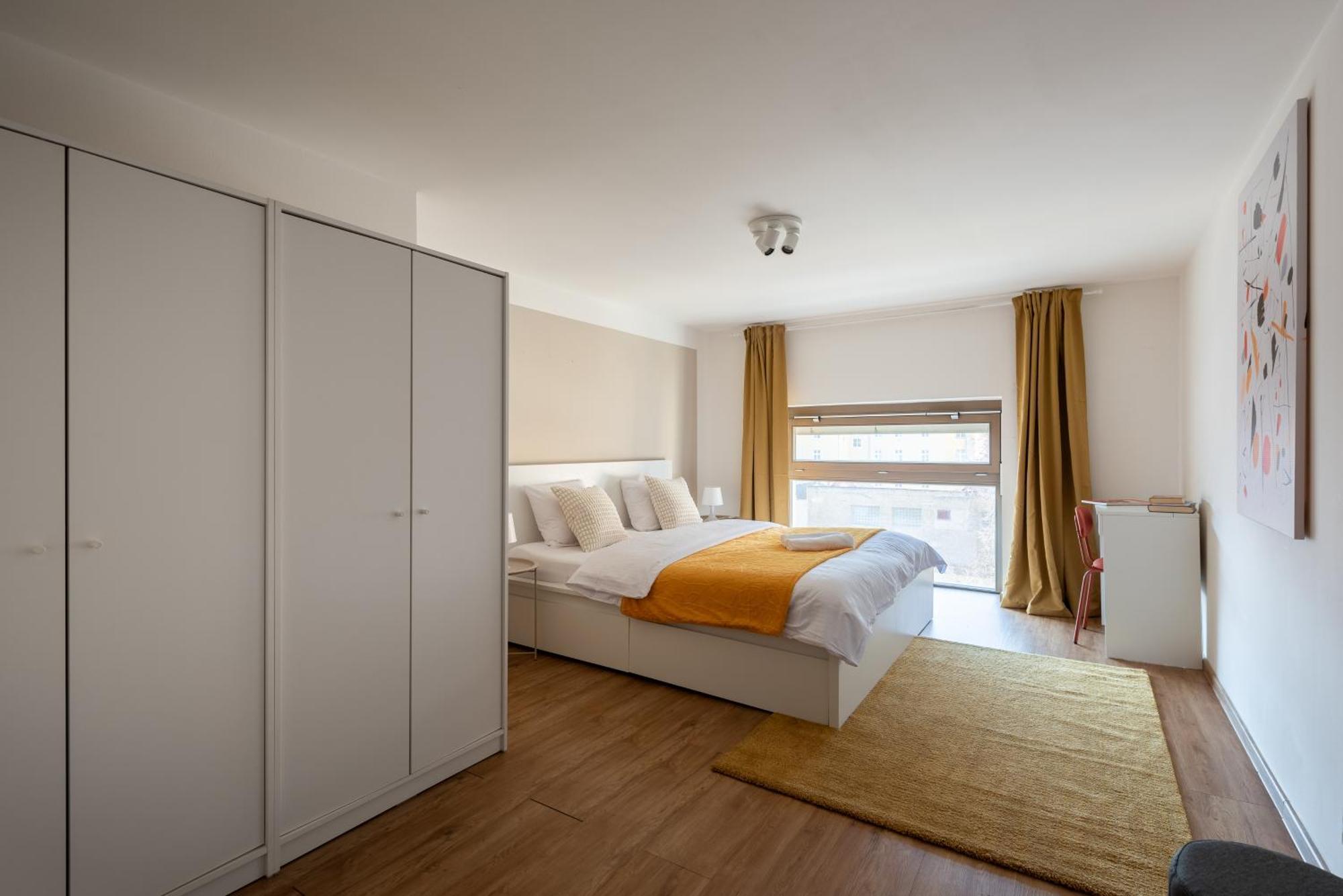 Spacious Apartments Near Karlin Square Praha Bagian luar foto
