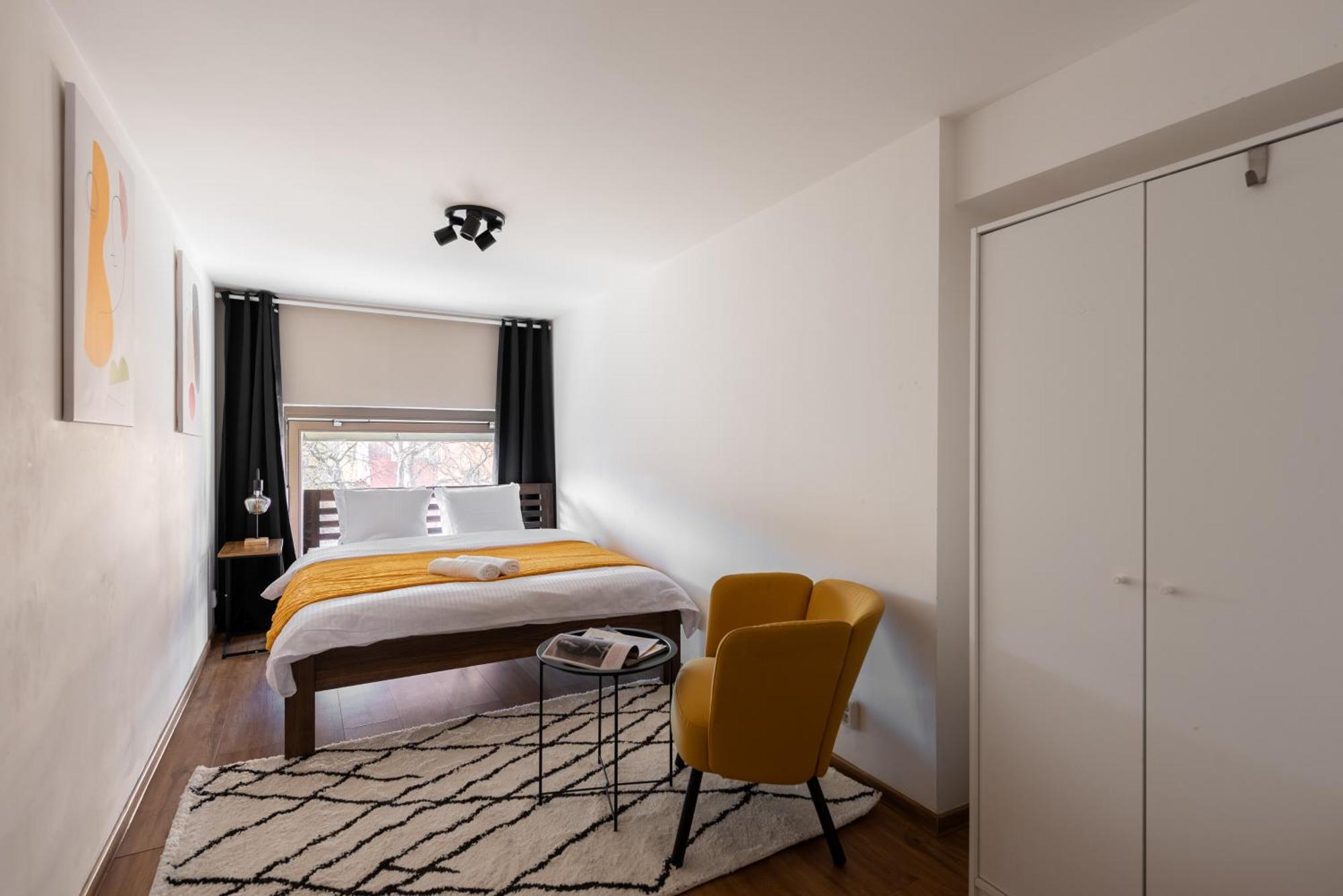 Spacious Apartments Near Karlin Square Praha Bagian luar foto