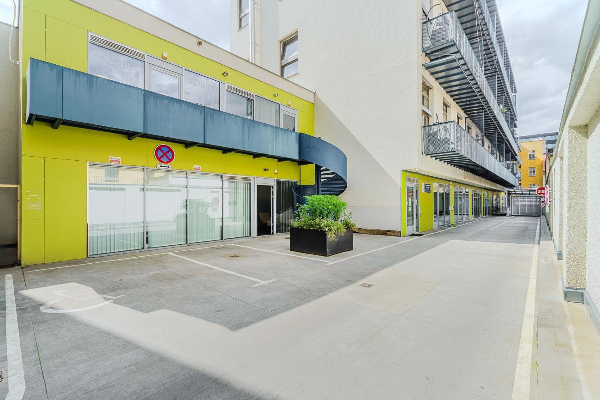 Spacious Apartments Near Karlin Square Praha Bagian luar foto