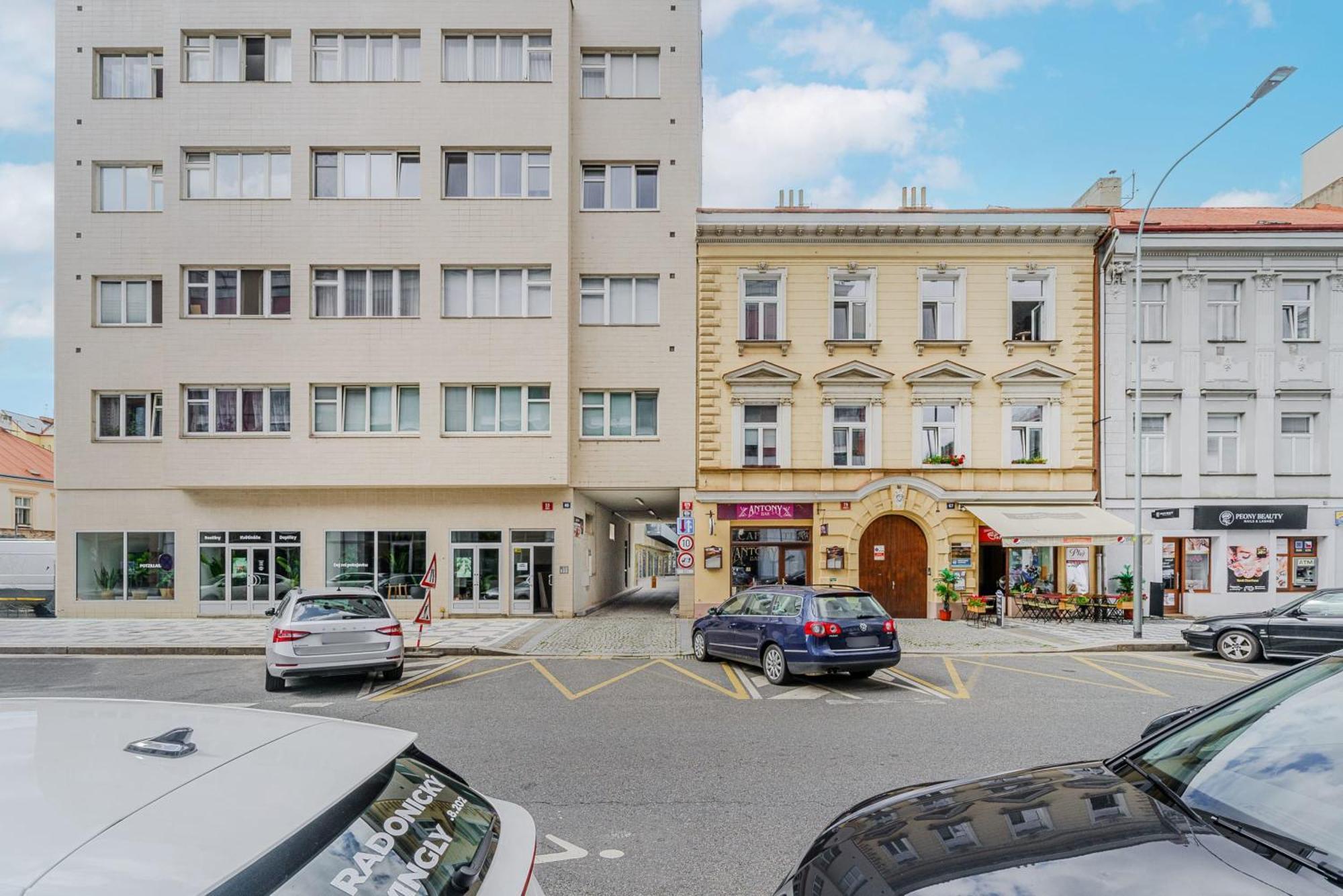 Spacious Apartments Near Karlin Square Praha Bagian luar foto